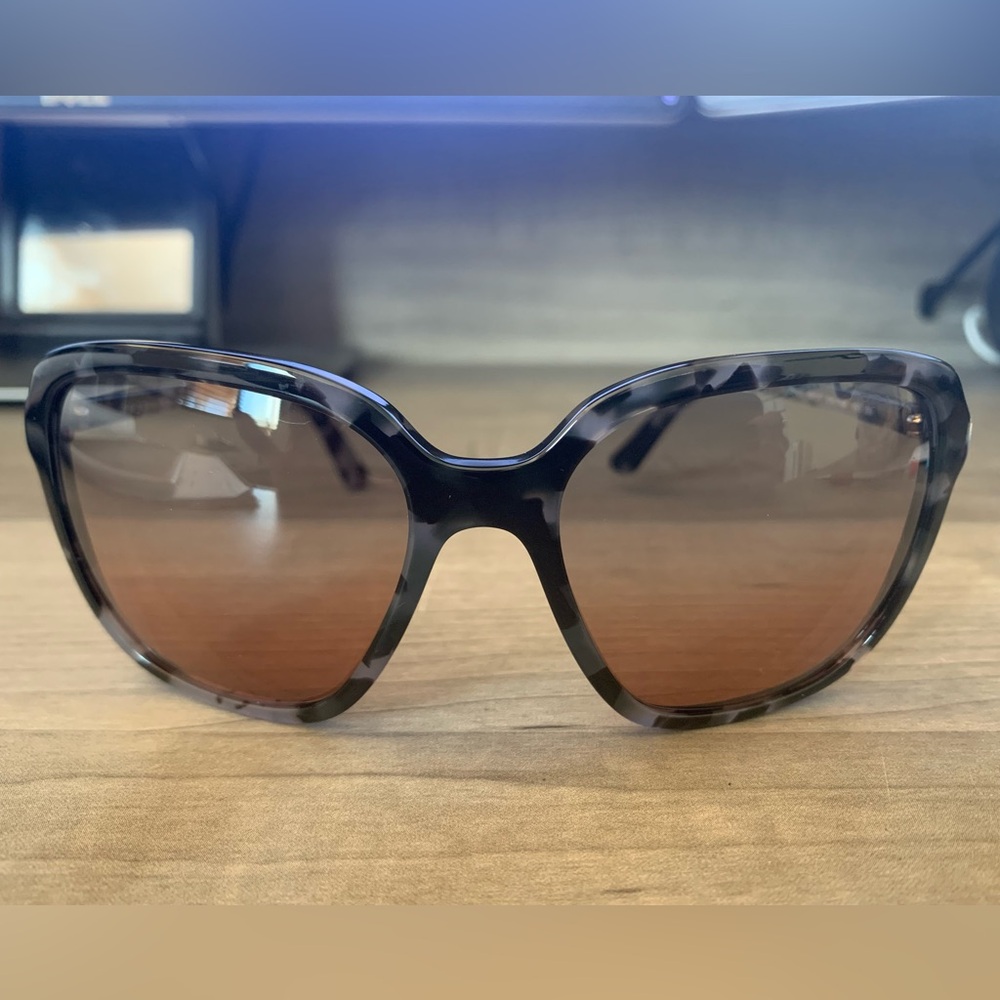 Woman’s Prada Sunglasses. Excellent condition.